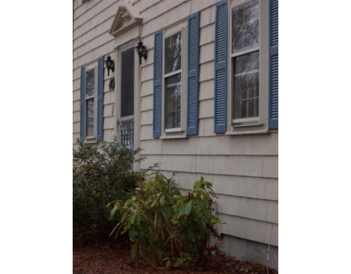 40 Sherwood Road Reading, MA 01867 - Photo 2 of 9