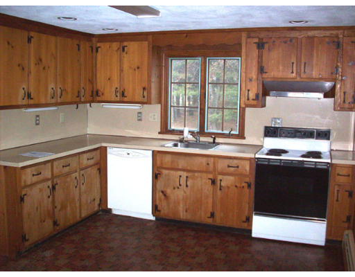 40 Sherwood Road Reading, MA 01867 - Photo 3 of 9