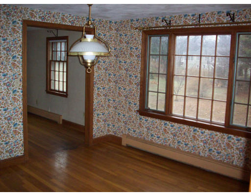 40 Sherwood Road Reading, MA 01867 - Photo 4 of 9