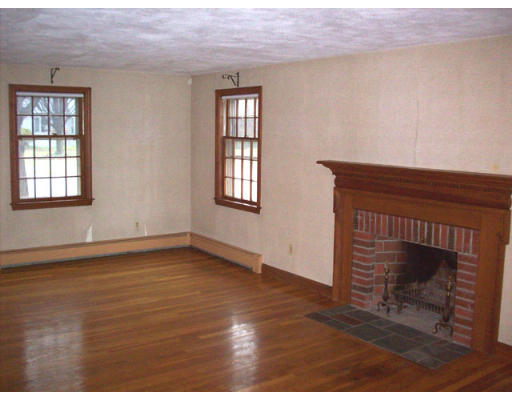 40 Sherwood Road Reading, MA 01867 - Photo 5 of 9