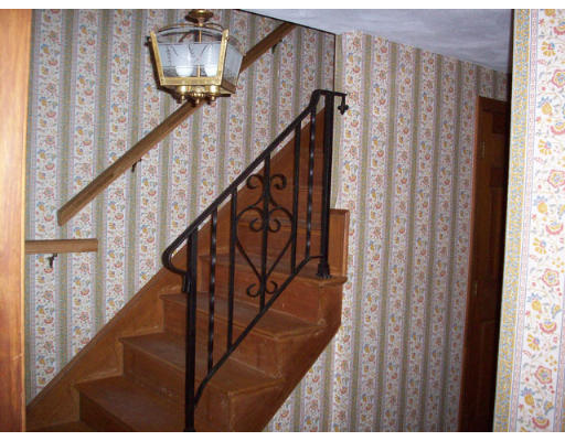 40 Sherwood Road Reading, MA 01867 - Photo 7 of 9
