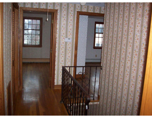 40 Sherwood Road Reading, MA 01867 - Photo 8 of 9