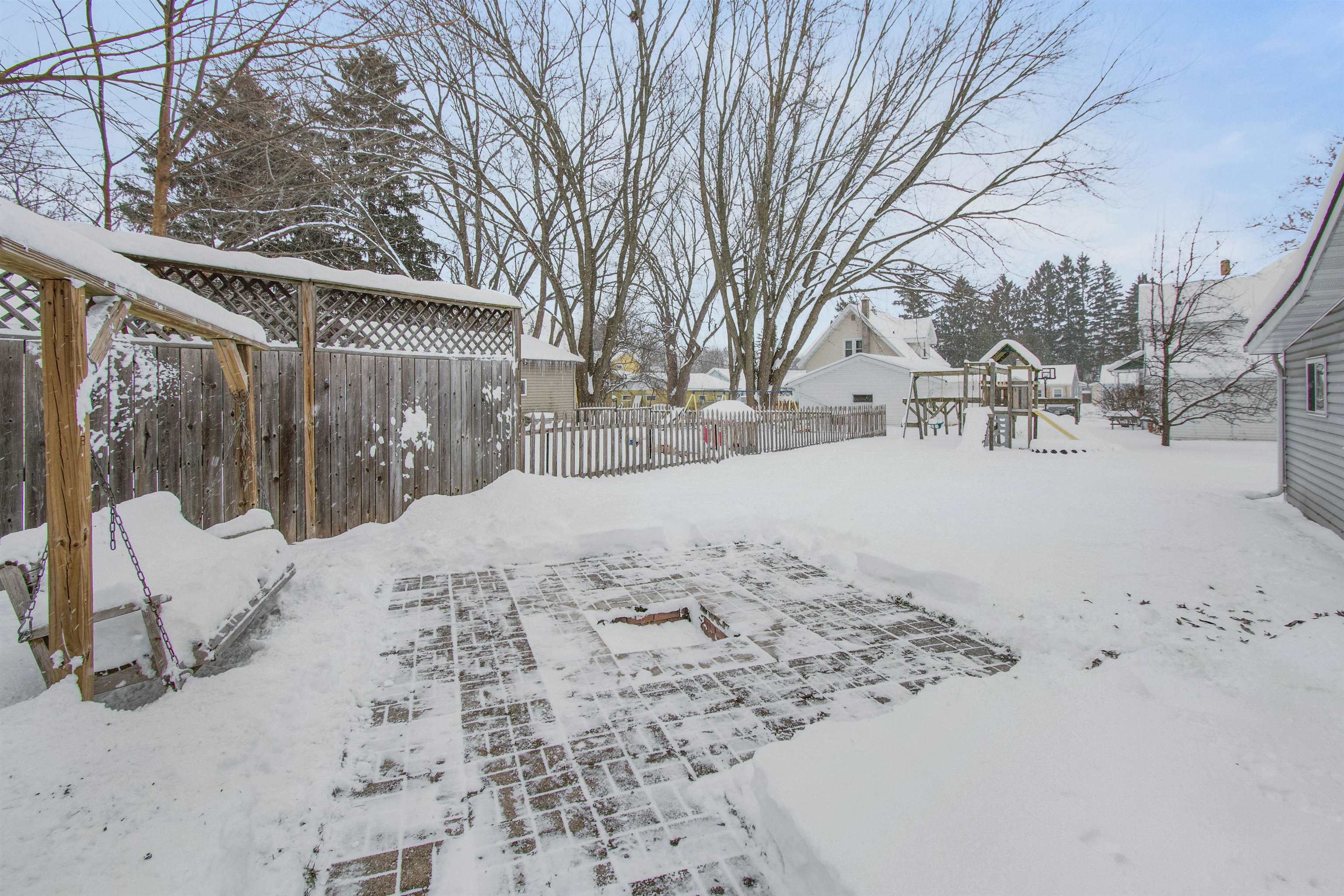 358 Monroe Street Berlin, WI 54923 - Photo 11 of 57