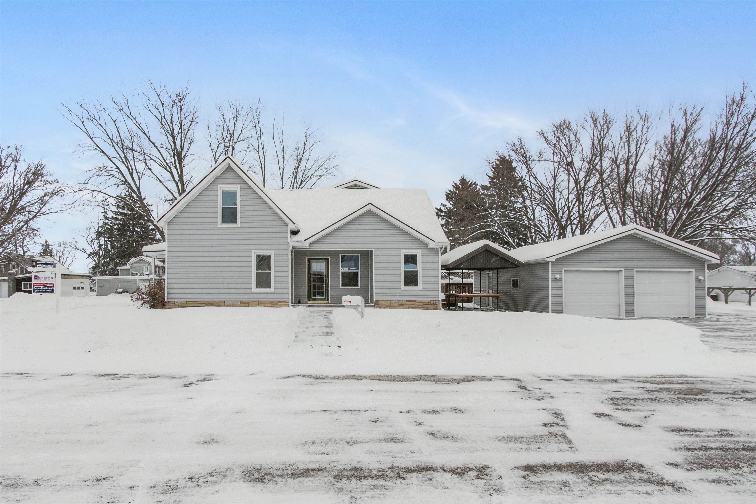 358 Monroe Street Berlin, WI 54923 - Photo 2 of 57