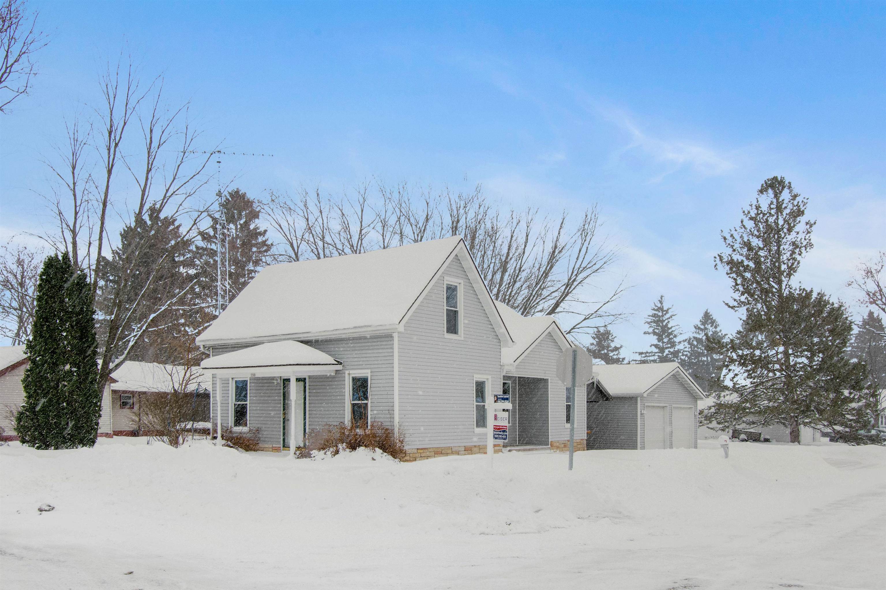 358 Monroe Street Berlin, WI 54923 - Photo 4 of 57