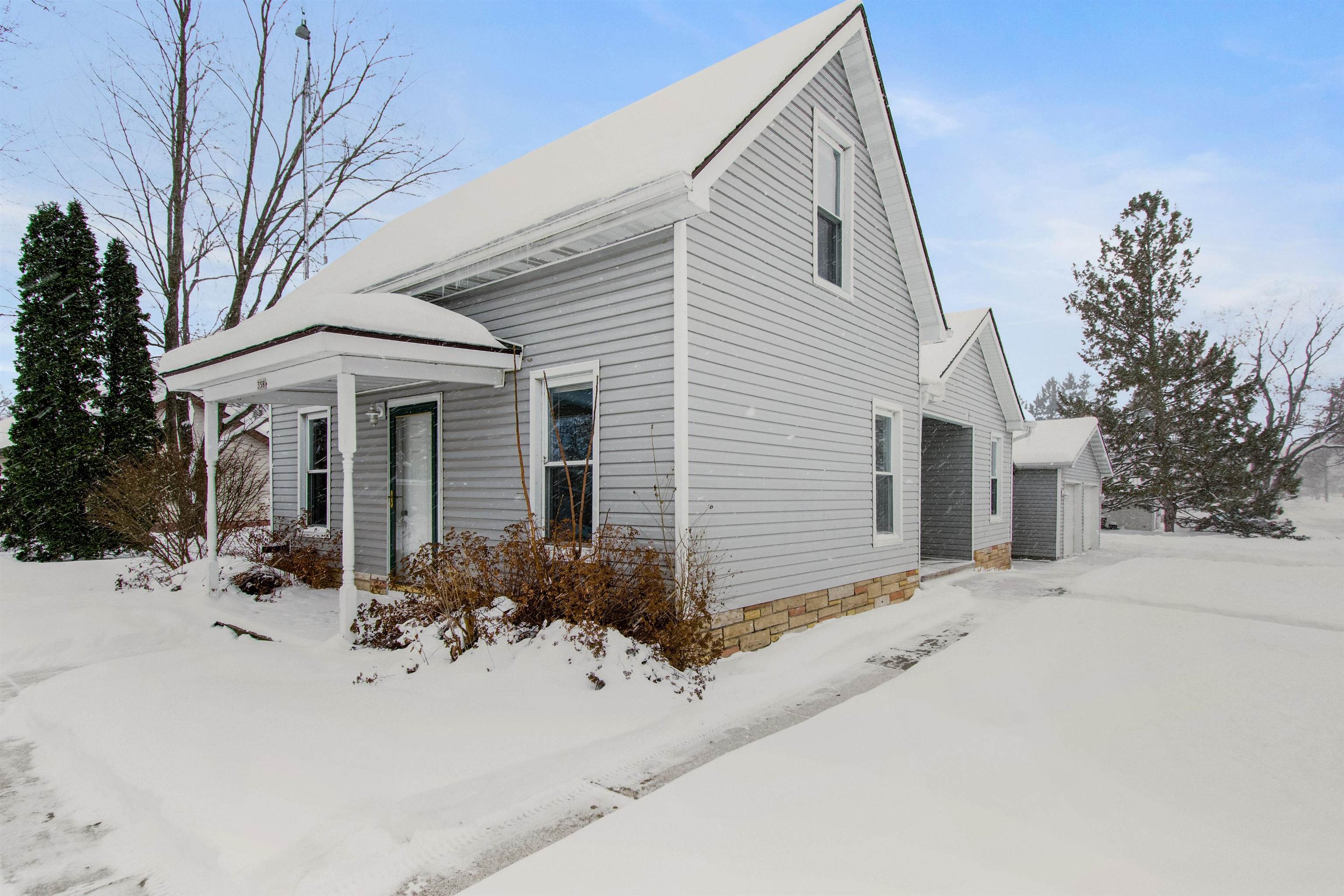 358 Monroe Street Berlin, WI 54923 - Photo 6 of 57