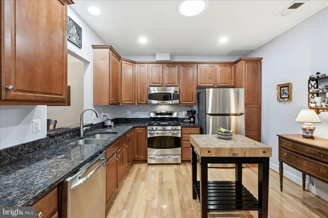 $725,000 | 44397 Oakmont Manor Square, Ashburn, VA 20147