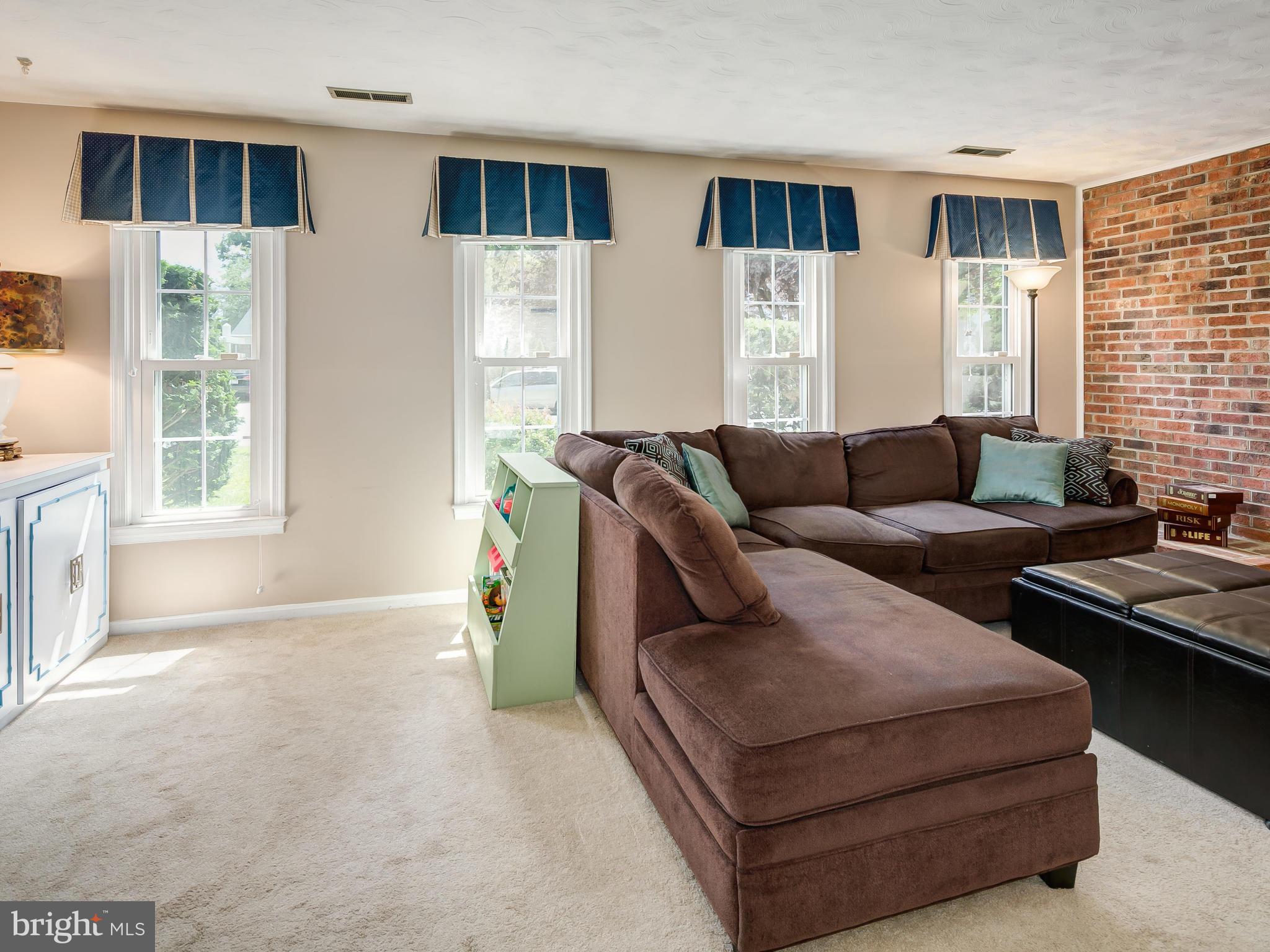 199 Summit Hall Road Gaithersburg, MD 20877 - Photo 20 of 30 a living room with furniture and a window