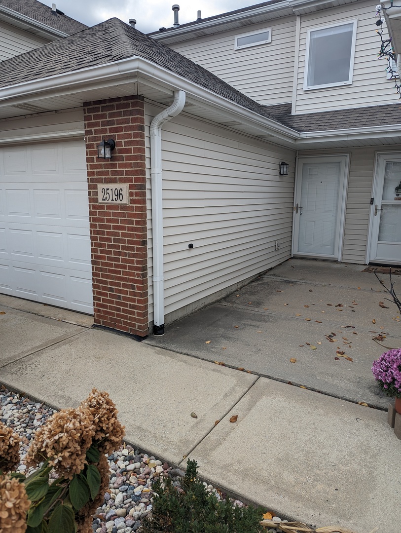 a view of a garage