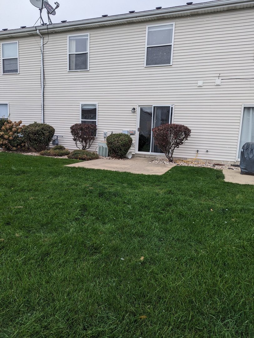 25196 Faraday Road, Unit 1 Manhattan, IL 60442 - Photo 18 of 19 a backyard of a house with table and chairs