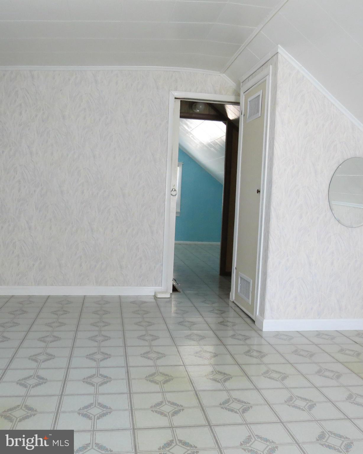 3401 Sollers Point Road Baltimore, MD 21222 - Photo 17 of 29 an empty room with mirror