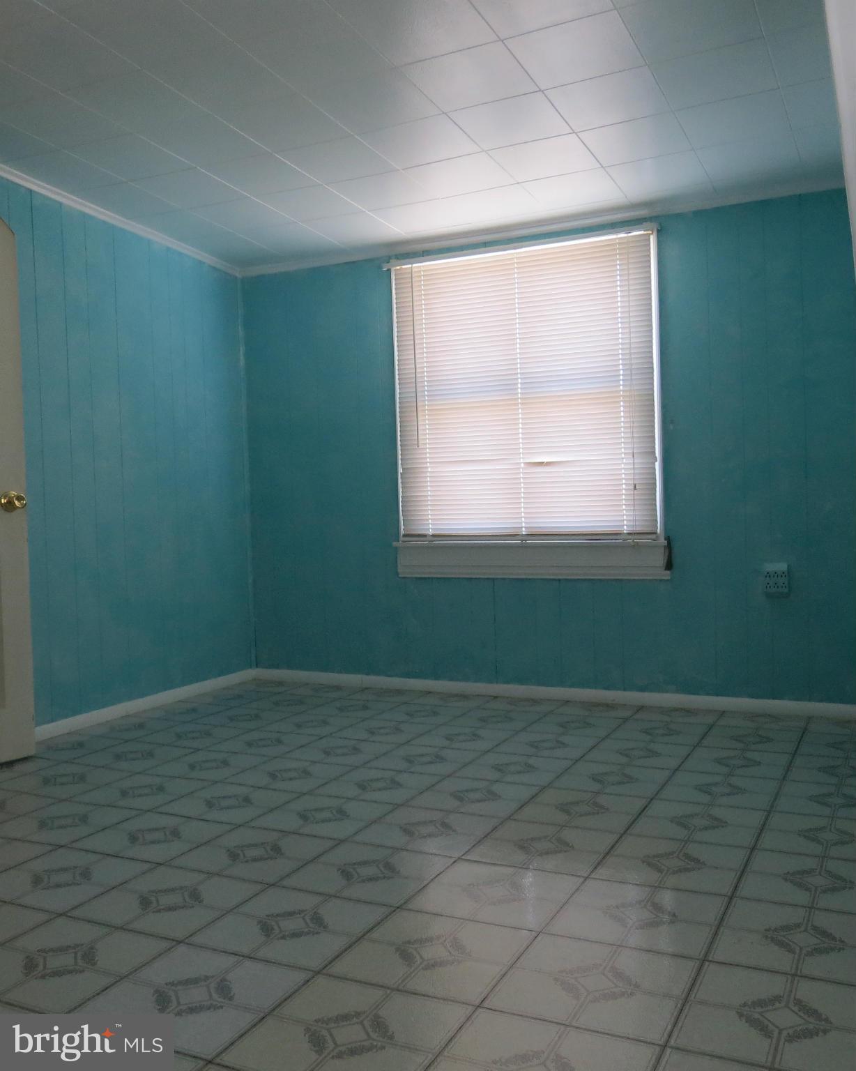 3401 Sollers Point Road Baltimore, MD 21222 - Photo 18 of 29 an empty room with window