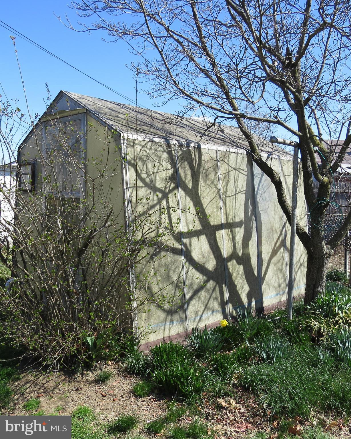 3401 Sollers Point Road Baltimore, MD 21222 - Photo 24 of 29 a backyard of a house with lots of green space