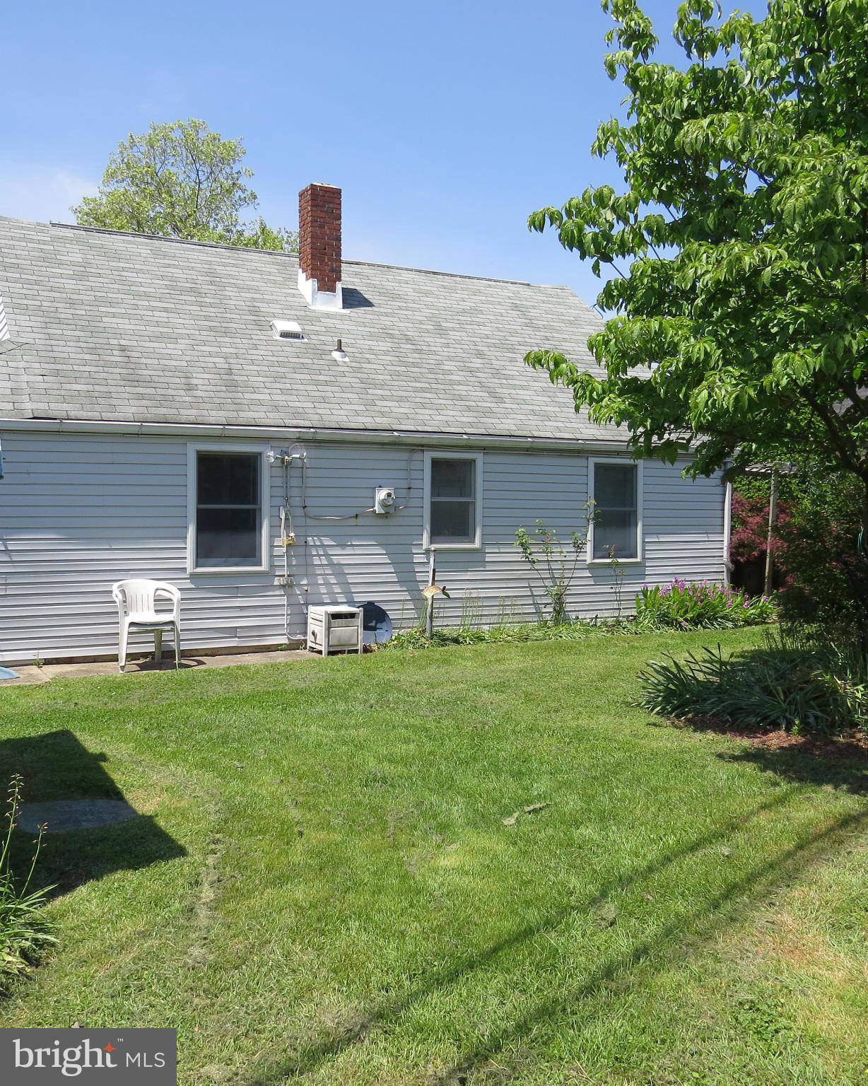 3401 Sollers Point Road Baltimore, MD 21222 - Photo 28 of 29 a front view of house with yard