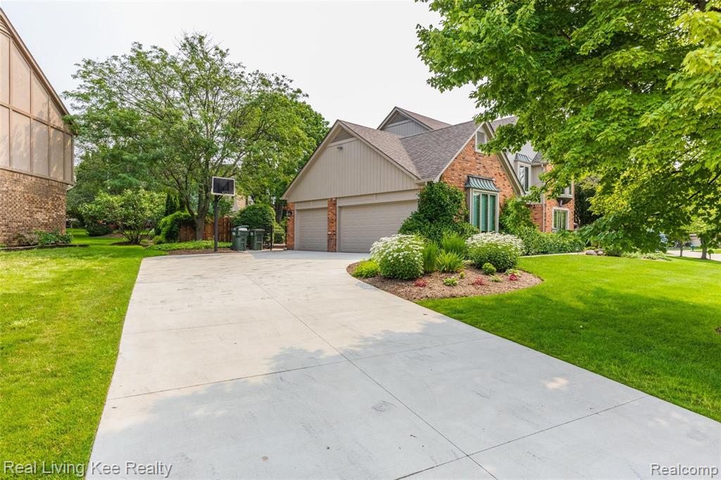 1775 Jason Circle Rochester Hills, MI 48306 - Photo 4 of 44