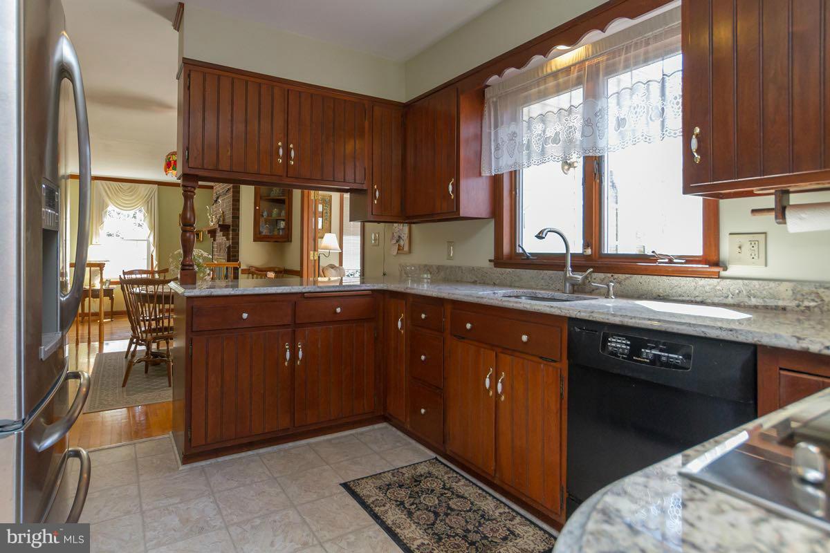 2807 Monkton Road Monkton, MD 21111 - Photo 18 of 30 a kitchen with stainless steel appliances granite countertop a sink stove and refrigerator