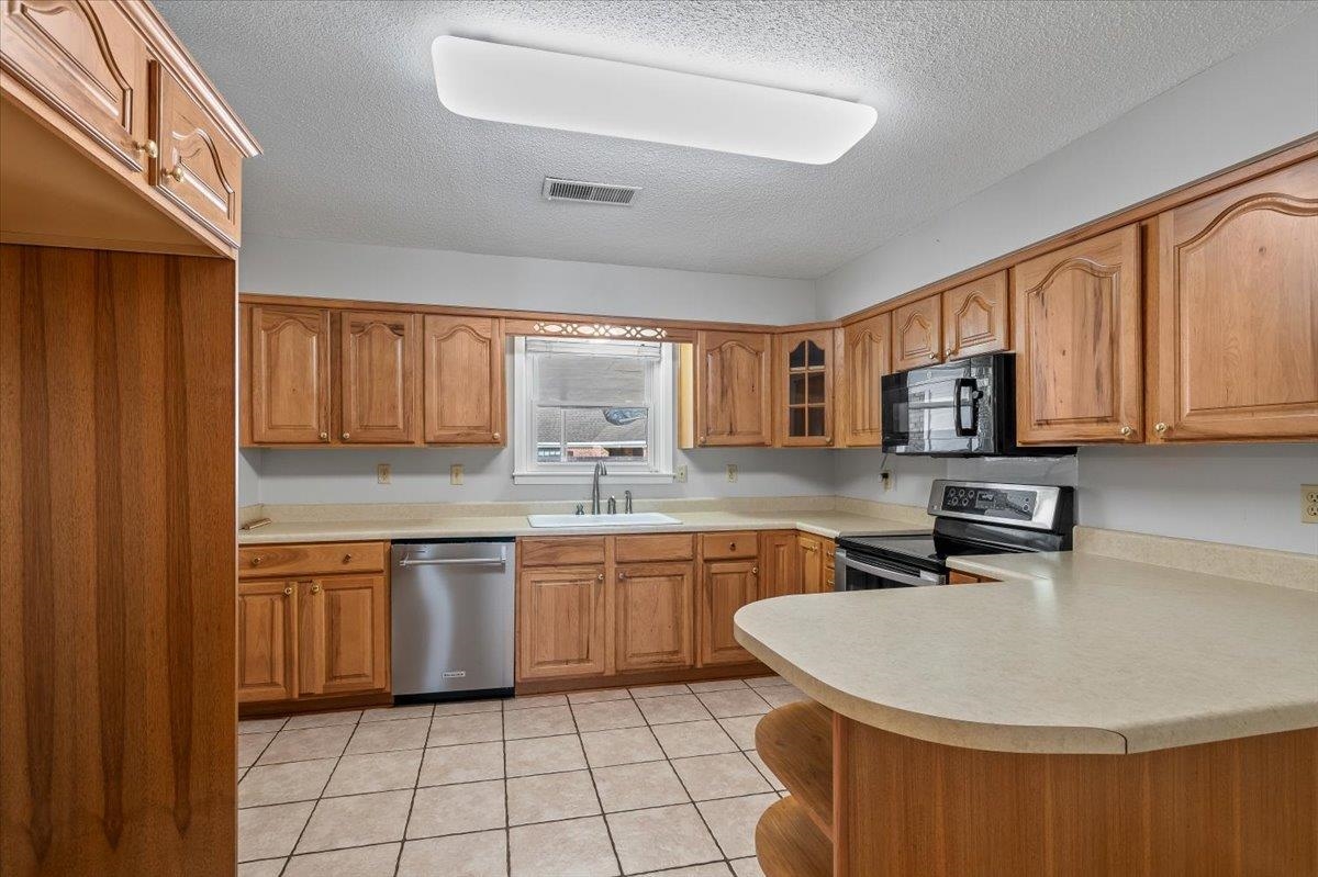 7504 Apple Valley Road Germantown, TN 38138 - Photo 16 of 38
