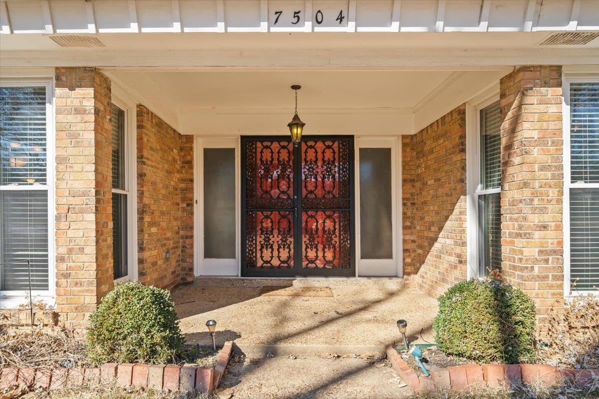 7504 Apple Valley Road Germantown, TN 38138 - Photo 4 of 38