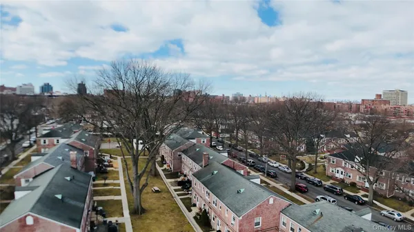 $685,000 | 64-34 Grand Central Parkway, Unit 3D | Forest Hills