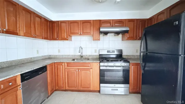 $685,000 | 64-34 Grand Central Parkway, Unit 3D | Forest Hills