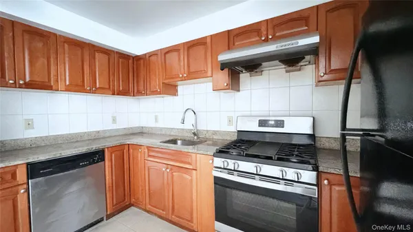 $685,000 | 64-34 Grand Central Parkway, Unit 3D | Forest Hills