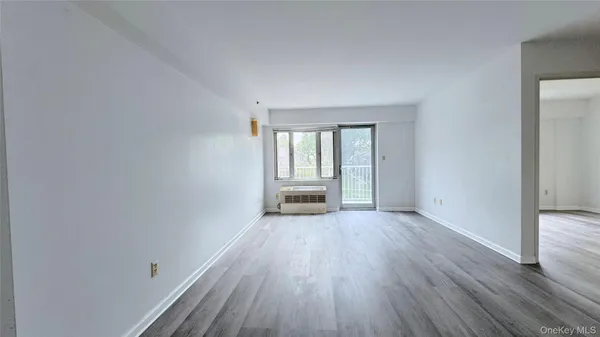 $685,000 | 64-34 Grand Central Parkway, Unit 3D | Forest Hills