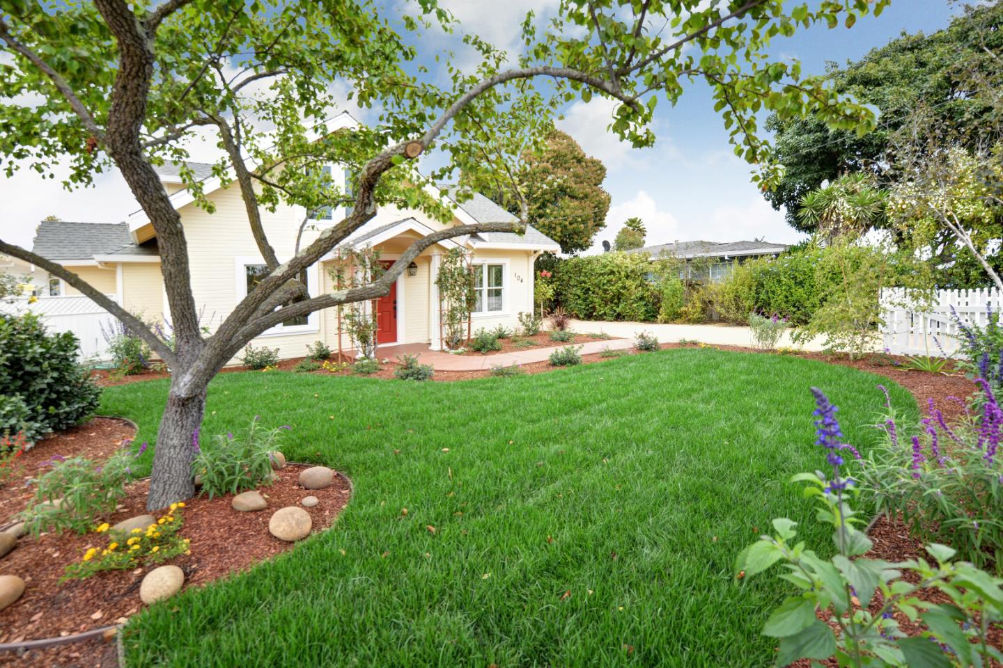 104 Calabasas Road Watsonville, CA 95076 - Photo 2 of 25 Gallery Image 2