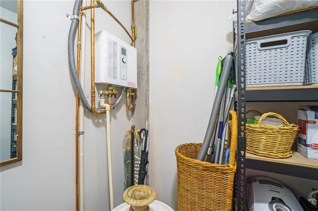 $332,900 | 3235 Roswell Road Northeast, Unit 402, Atlanta, GA 30305