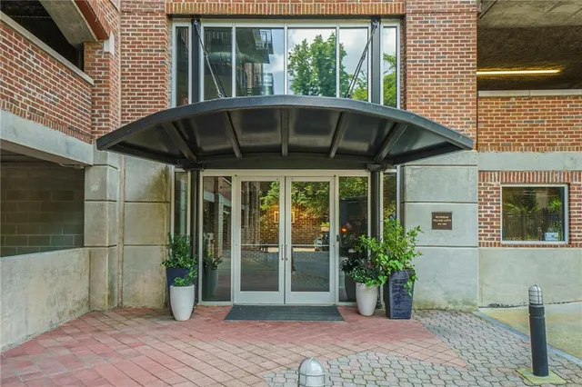 $332,900 | 3235 Roswell Road Northeast, Unit 402, Atlanta, GA 30305
