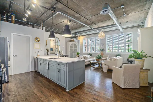 $332,900 | 3235 Roswell Road Northeast, Unit 402, Atlanta, GA 30305