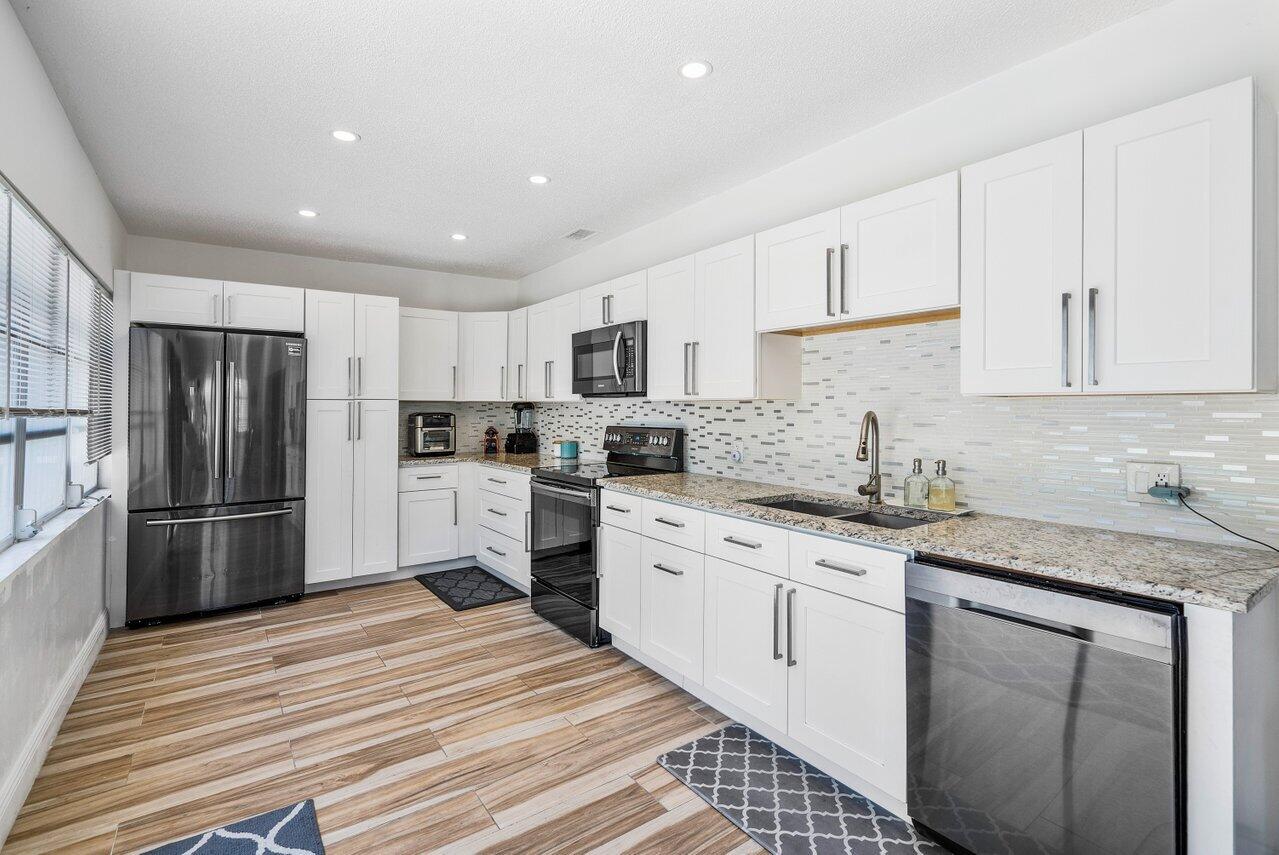 799 Southwest 12th Avenue Boca Raton, FL 33486 - Photo 1 of 12 Kitchen