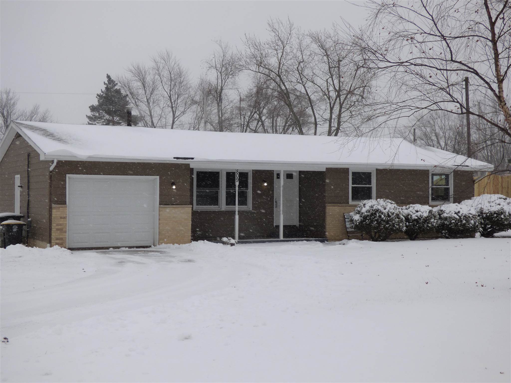 809 South Hadley Road Fort Wayne, IN 46804 - Photo 1 of 21
