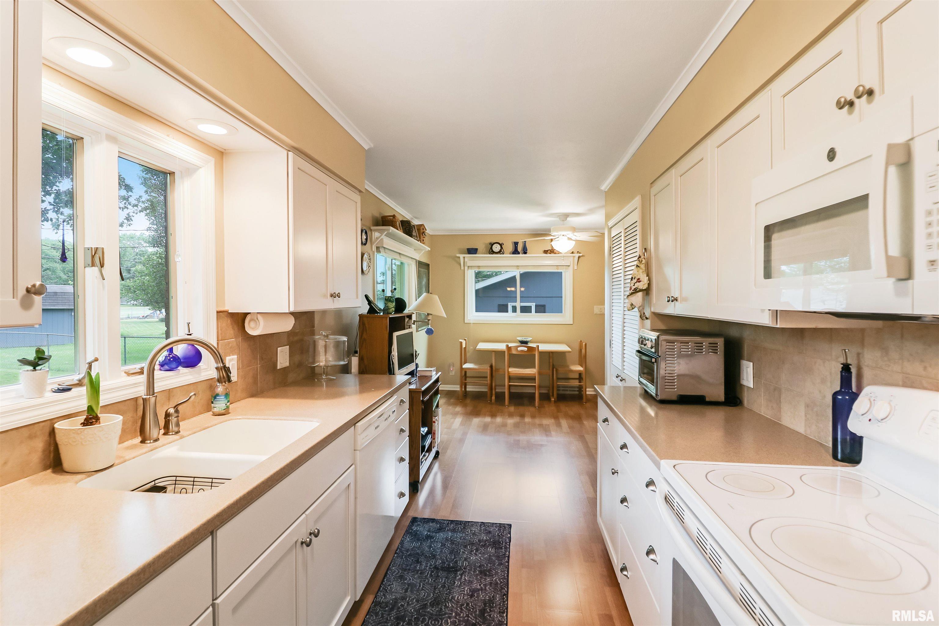618 West Timber Ridge Drive Peoria, IL 61615 - Photo 9 of 30 Gallery Image 9