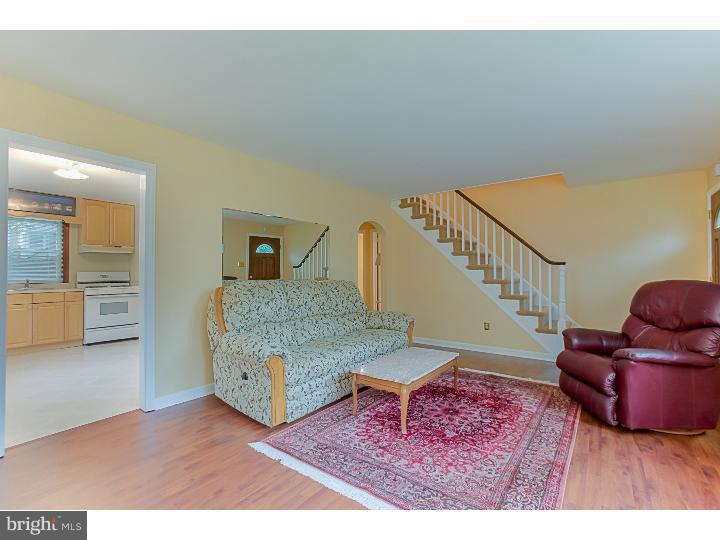 464 Granite Terrace Springfield, PA 19064 - Photo 6 of 24 Living Room