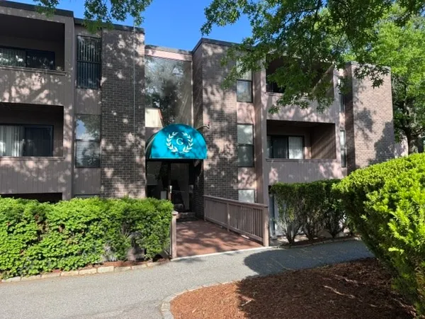 $277,500 | 18 Shrewsbury Green Drive, Unit K, Shrewsbury, MA 01545