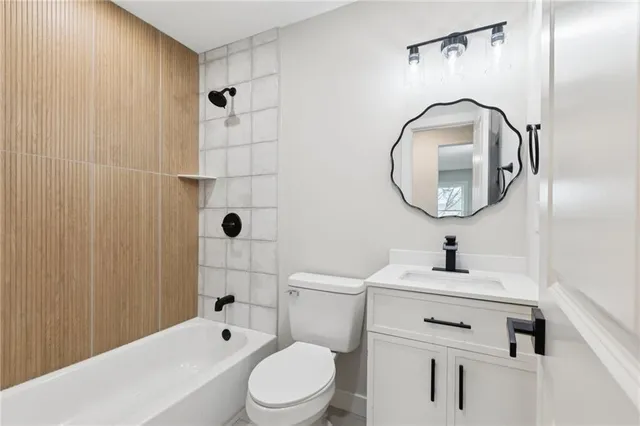 $325,000 | 5112 Maple Avenue, Mission, KS 66202