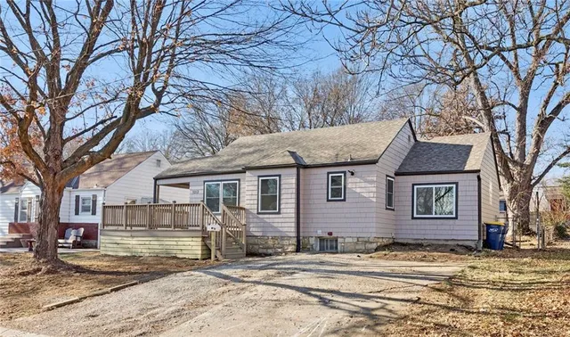 $325,000 | 5112 Maple Avenue, Mission, KS 66202