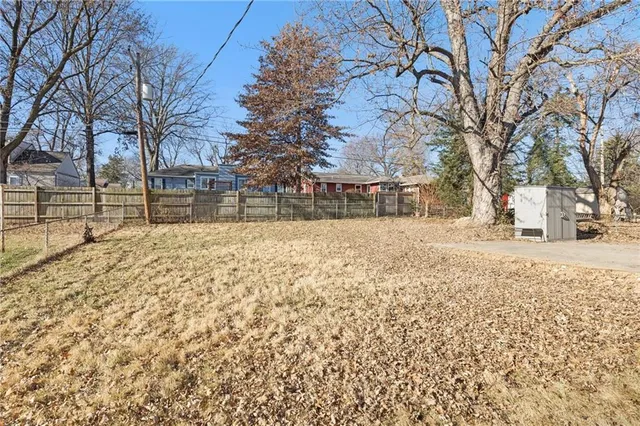 $325,000 | 5112 Maple Avenue, Mission, KS 66202