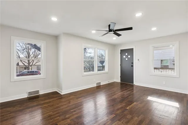 $325,000 | 5112 Maple Avenue, Mission, KS 66202