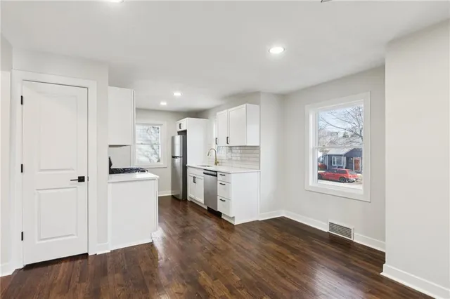 $325,000 | 5112 Maple Avenue, Mission, KS 66202