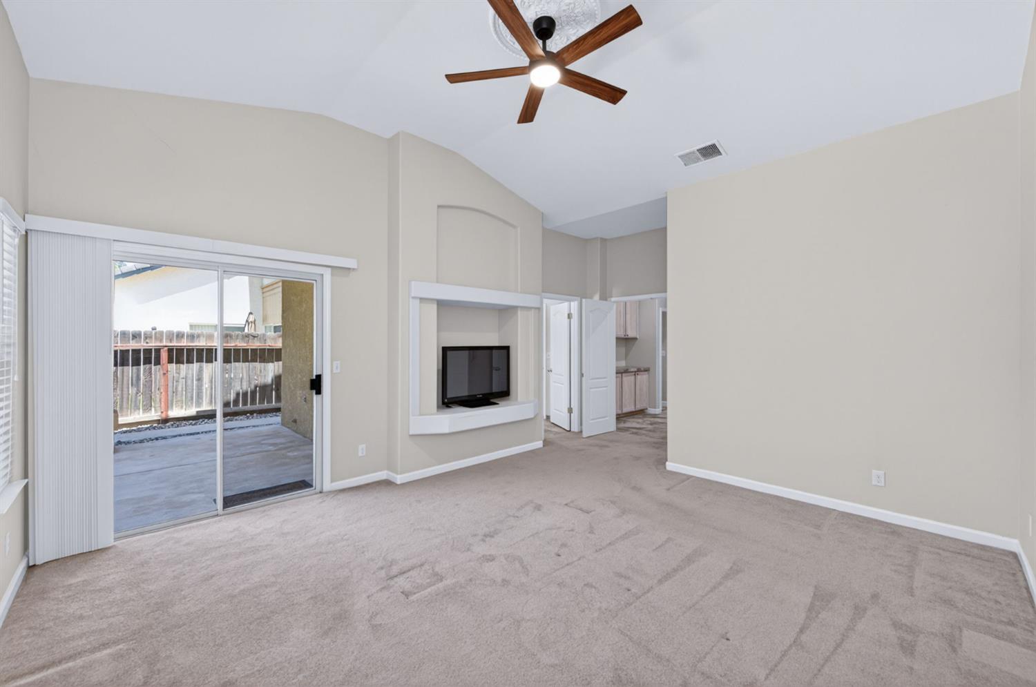 794 Applegate Avenue Clovis, CA 93611 - Photo 15 of 28