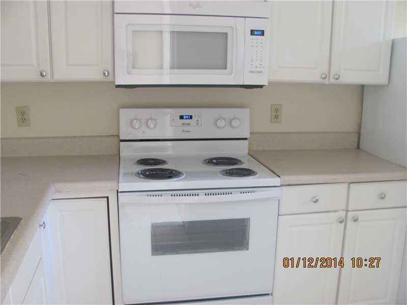 3119 Millwood Terrace, Unit 140M Boca Raton, FL 33431 - Photo 17 of 18 Kitchen