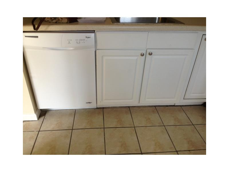 3119 Millwood Terrace, Unit 140M Boca Raton, FL 33431 - Photo 2 of 18 Kitchen