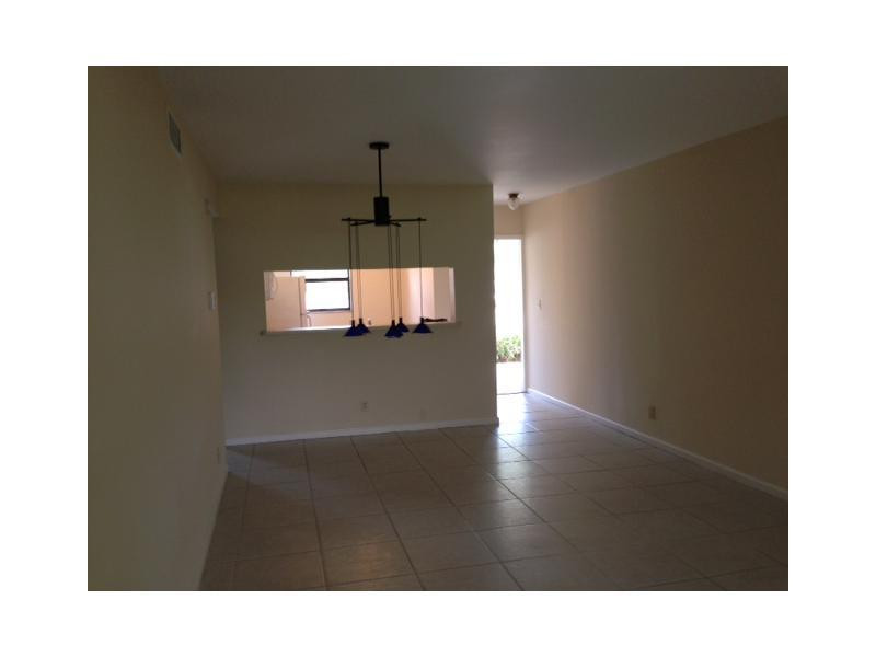 3119 Millwood Terrace, Unit 140M Boca Raton, FL 33431 - Photo 3 of 18 Living Room