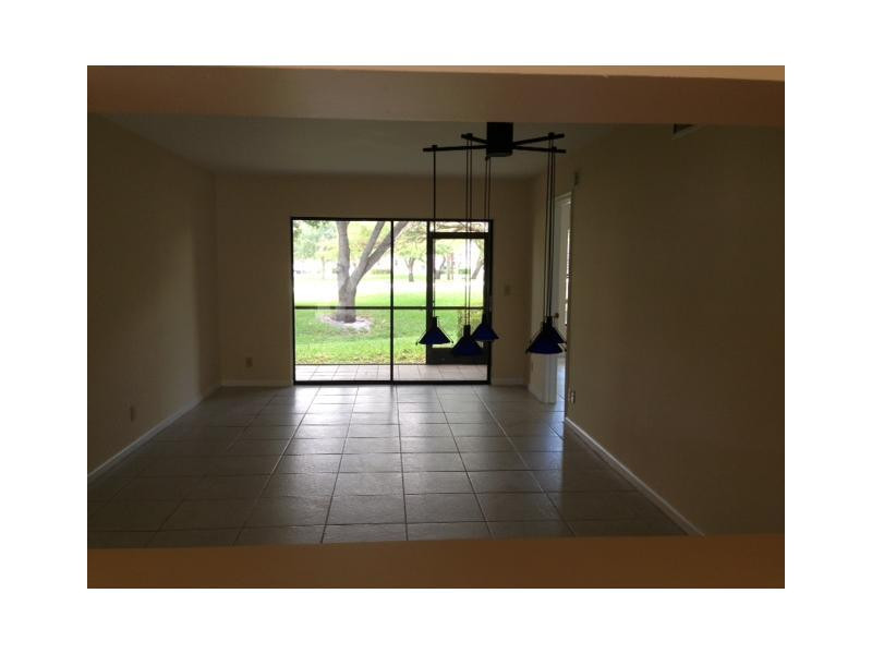 3119 Millwood Terrace, Unit 140M Boca Raton, FL 33431 - Photo 4 of 18 Living Room