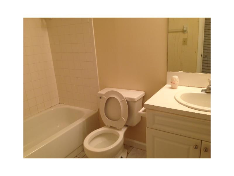 3119 Millwood Terrace, Unit 140M Boca Raton, FL 33431 - Photo 10 of 18 Bathroom