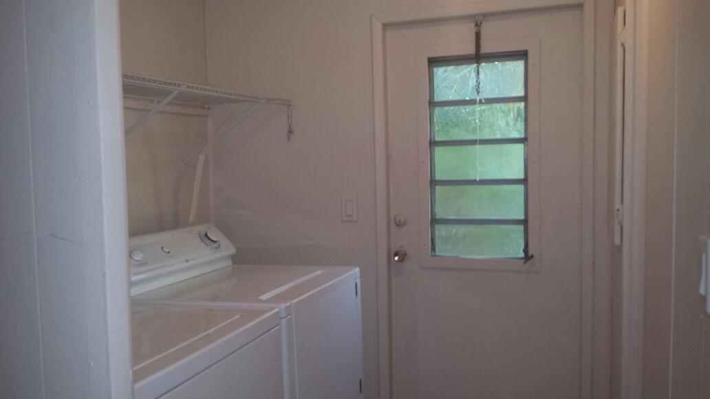 12 Grassy Road Key Largo, FL 33037 - Photo 20 of 25 12 Grassy Laundry