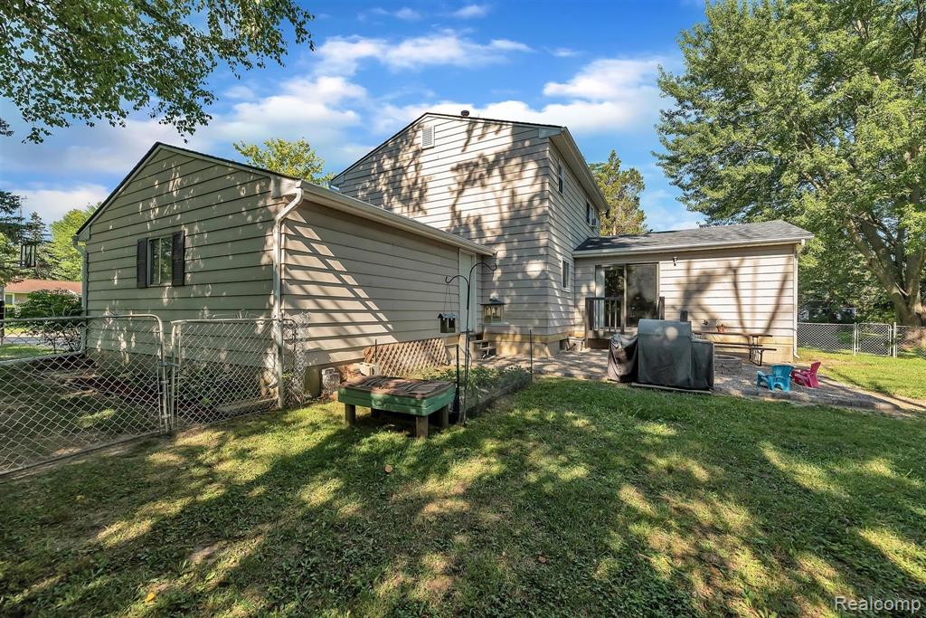 6292 Yorkshire North Riding Road Flint, MI 48532 - Photo 33 of 45