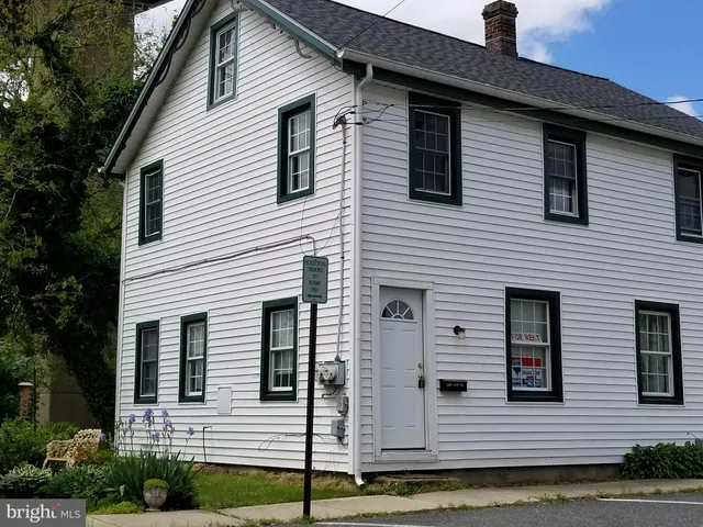 $1,100 | 302 3rd Street, Chesapeake City, MD 21915