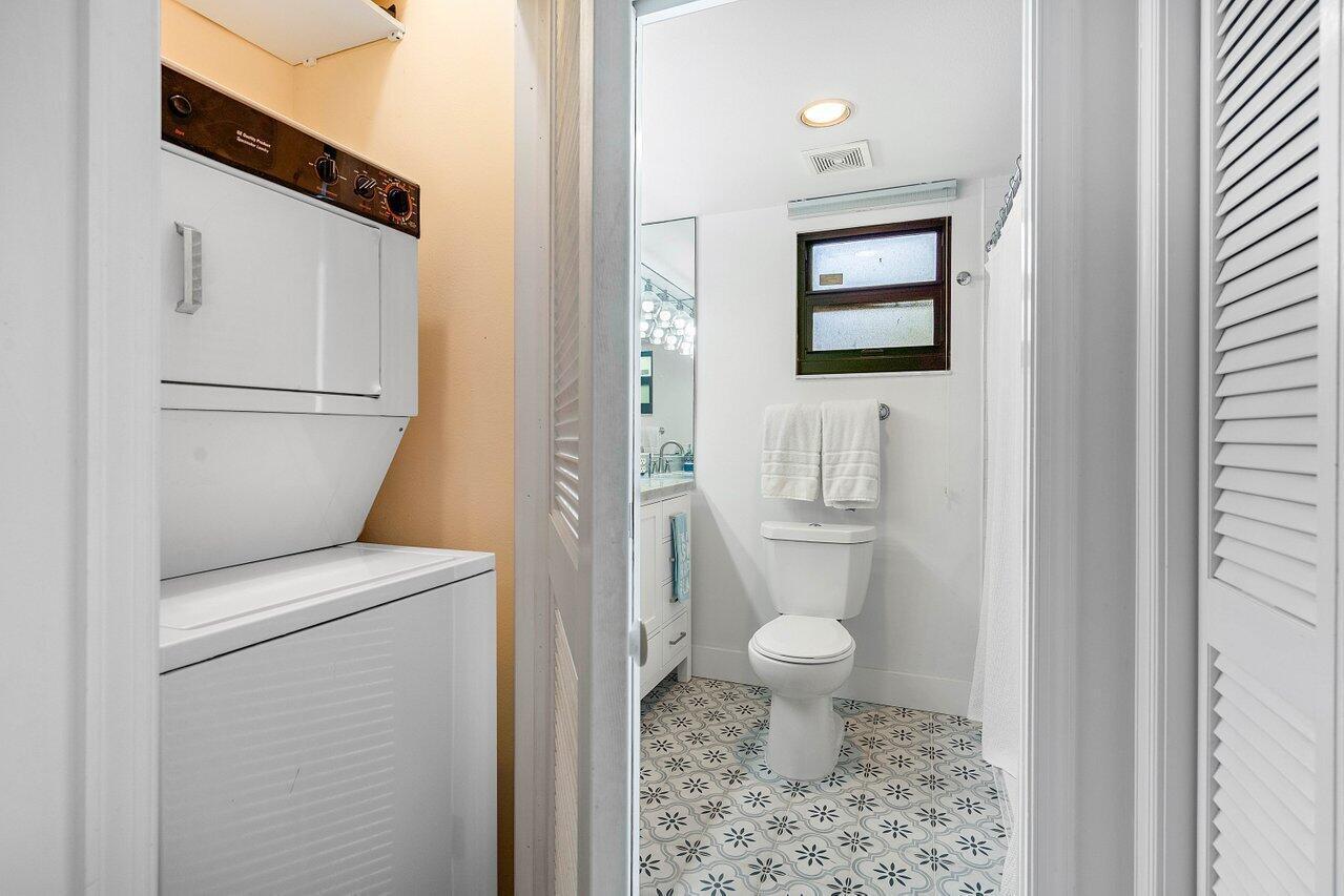 13334 Polo Club Road, Unit 327 Wellington, FL 33414 - Photo 7 of 43 Laundry room